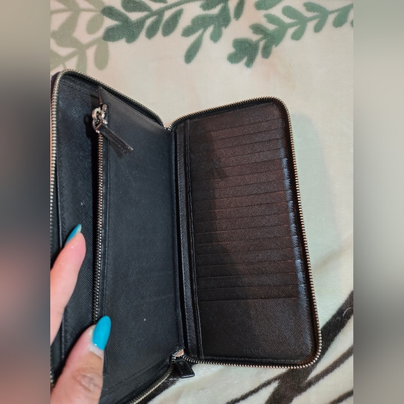 💯 Authentic Prada Saffiano Leather Document Holder/Wallet - Picture 8 of 16